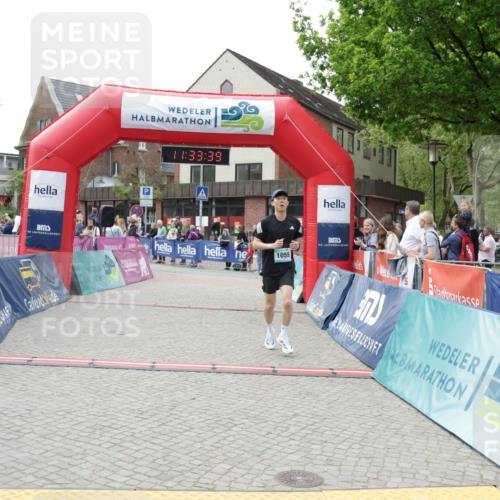 10.05.2026 - 8. Wedeler Halbmarathon Yannick Fuchs http://msf.ph/oto/9715946 10.05.2026 11:33:37 Ziel 1055 meine-sportfotos.de