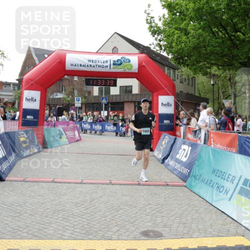 10.05.2026 - 8. Wedeler Halbmarathon Yannick Fuchs http://msf.ph/oto/9715947 10.05.2026 11:33:37 Ziel 1055 meine-sportfotos.de