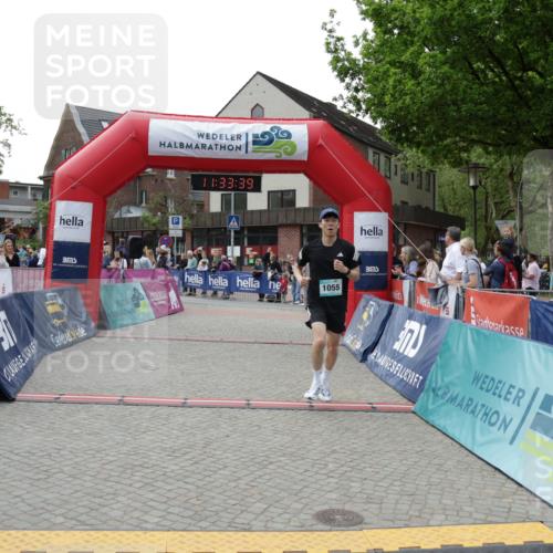 10.05.2026 - 8. Wedeler Halbmarathon Yannick Fuchs http://msf.ph/oto/9715948 10.05.2026 11:33:38 Ziel 1055 meine-sportfotos.de