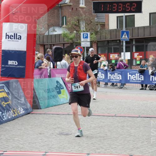 10.05.2026 - 8. Wedeler Halbmarathon Yannick Fuchs http://msf.ph/oto/9715974 10.05.2026 11:33:50 Ziel 141, 741, 2099 meine-sportfotos.de