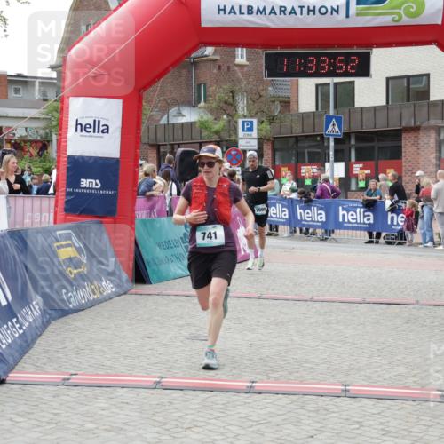 10.05.2026 - 8. Wedeler Halbmarathon Yannick Fuchs http://msf.ph/oto/9715976 10.05.2026 11:33:50 Ziel 141, 741, 2099 meine-sportfotos.de