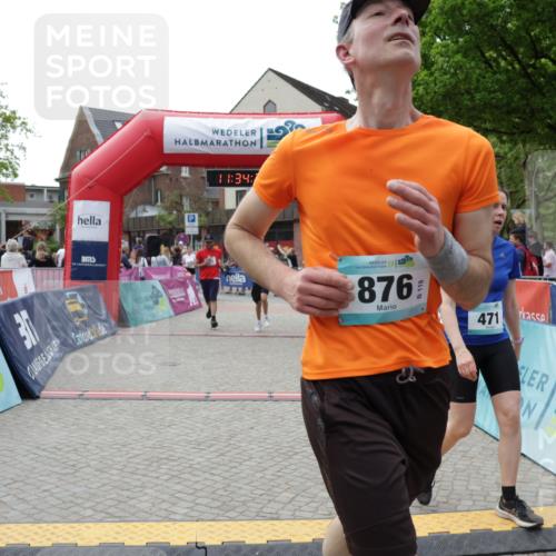 10.05.2026 - 8. Wedeler Halbmarathon Yannick Fuchs http://msf.ph/oto/9716012 10.05.2026 11:34:18 Ziel 471, 645, 651, 876, 913, 2003, 2029 meine-sportfotos.de
