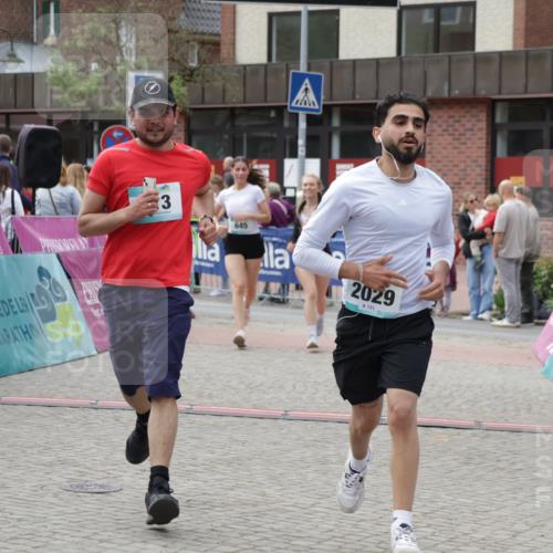 10.05.2026 - 8. Wedeler Halbmarathon Yannick Fuchs http://msf.ph/oto/9716017 10.05.2026 11:34:19 Ziel 471, 645, 651, 876, 913, 2003, 2029, 2070 meine-sportfotos.de