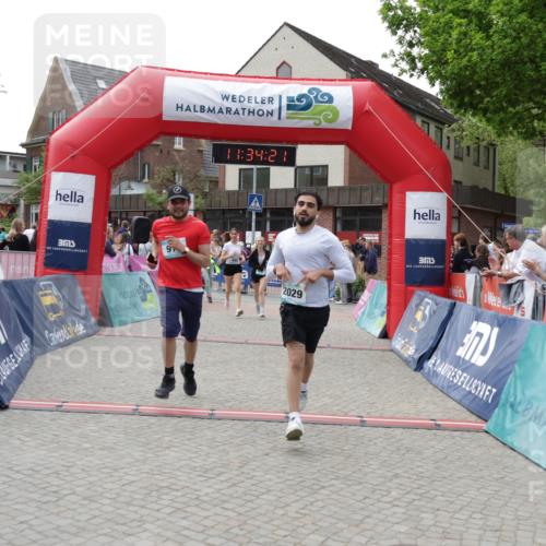10.05.2026 - 8. Wedeler Halbmarathon Yannick Fuchs http://msf.ph/oto/9716019 10.05.2026 11:34:20 Ziel 179, 471, 645, 651, 876, 913, 2003, 2029, 2070 meine-sportfotos.de
