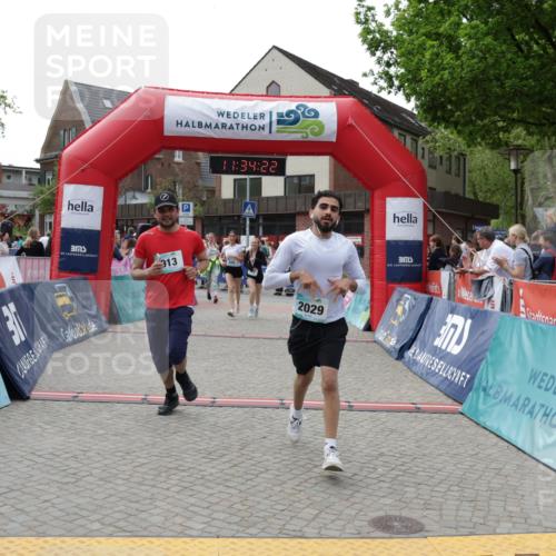 10.05.2026 - 8. Wedeler Halbmarathon Yannick Fuchs http://msf.ph/oto/9716021 10.05.2026 11:34:20 Ziel 179, 471, 645, 651, 876, 913, 2003, 2029, 2070 meine-sportfotos.de