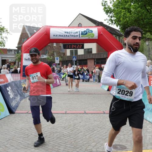 10.05.2026 - 8. Wedeler Halbmarathon Yannick Fuchs http://msf.ph/oto/9716025 10.05.2026 11:34:21 Ziel 179, 645, 651, 913, 2029, 2070 meine-sportfotos.de