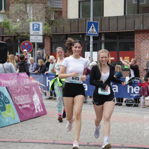 10.05.2026 - 8. Wedeler Halbmarathon Yannick Fuchs http://msf.ph/oto/9716026 10.05.2026 11:34:21 Ziel 179, 645, 651, 913, 2029, 2070 meine-sportfotos.de
