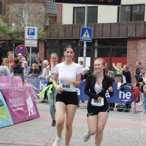 10.05.2026 - 8. Wedeler Halbmarathon Yannick Fuchs http://msf.ph/oto/9716027 10.05.2026 11:34:21 Ziel 179, 645, 651, 913, 2029, 2070 meine-sportfotos.de