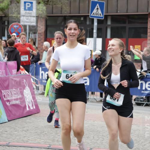10.05.2026 - 8. Wedeler Halbmarathon Yannick Fuchs http://msf.ph/oto/9716029 10.05.2026 11:34:22 Ziel 179, 645, 651, 913, 2029, 2070 meine-sportfotos.de