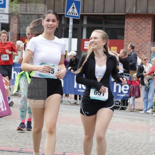 10.05.2026 - 8. Wedeler Halbmarathon Yannick Fuchs http://msf.ph/oto/9716030 10.05.2026 11:34:22 Ziel 179, 645, 651, 913, 2029, 2070 meine-sportfotos.de