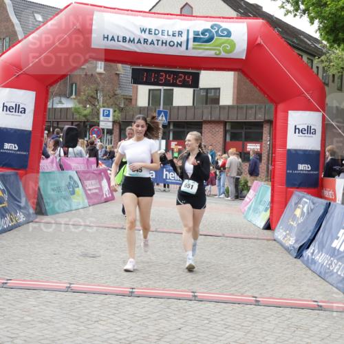10.05.2026 - 8. Wedeler Halbmarathon Yannick Fuchs http://msf.ph/oto/9716032 10.05.2026 11:34:22 Ziel 179, 645, 651, 913, 2029, 2070 meine-sportfotos.de