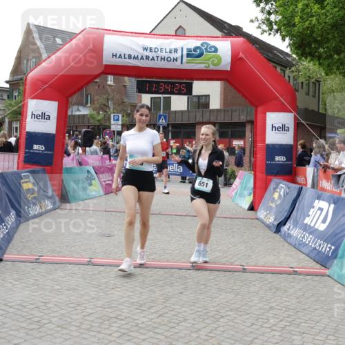 10.05.2026 - 8. Wedeler Halbmarathon Yannick Fuchs http://msf.ph/oto/9716036 10.05.2026 11:34:23 Ziel 179, 645, 651, 913, 2029, 2070, 2162 meine-sportfotos.de