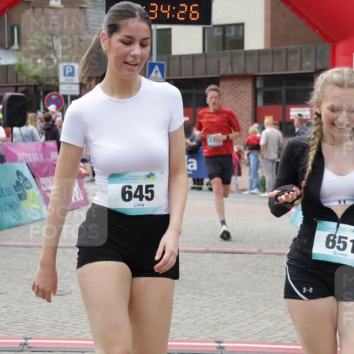 10.05.2026 - 8. Wedeler Halbmarathon Yannick Fuchs http://msf.ph/oto/9716041 10.05.2026 11:34:24 Ziel 179, 645, 651, 807, 913, 2029, 2070, 2162 meine-sportfotos.de