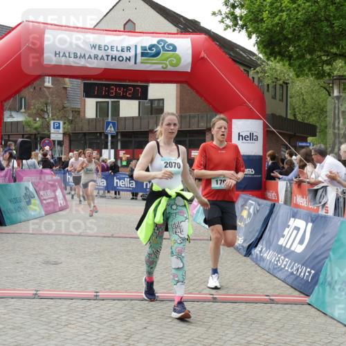 10.05.2026 - 8. Wedeler Halbmarathon Yannick Fuchs http://msf.ph/oto/9716042 10.05.2026 11:34:26 Ziel 179, 645, 651, 807, 992, 993, 2070, 2162 meine-sportfotos.de