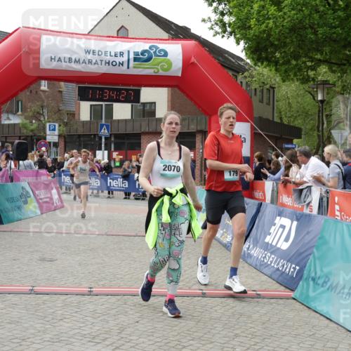 10.05.2026 - 8. Wedeler Halbmarathon Yannick Fuchs http://msf.ph/oto/9716043 10.05.2026 11:34:26 Ziel 179, 645, 651, 807, 992, 993, 2070, 2162 meine-sportfotos.de