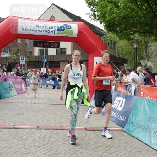 10.05.2026 - 8. Wedeler Halbmarathon Yannick Fuchs http://msf.ph/oto/9716044 10.05.2026 11:34:26 Ziel 179, 645, 651, 807, 992, 993, 2070, 2162 meine-sportfotos.de
