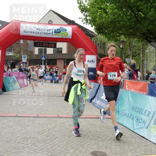 10.05.2026 - 8. Wedeler Halbmarathon Yannick Fuchs http://msf.ph/oto/9716046 10.05.2026 11:34:26 Ziel 179, 645, 651, 807, 992, 993, 2070, 2162 meine-sportfotos.de
