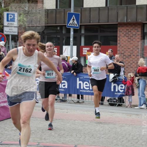 10.05.2026 - 8. Wedeler Halbmarathon Yannick Fuchs http://msf.ph/oto/9716050 10.05.2026 11:34:27 Ziel 179, 645, 651, 807, 992, 993, 2070, 2162 meine-sportfotos.de