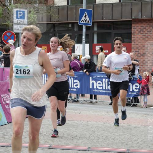 10.05.2026 - 8. Wedeler Halbmarathon Yannick Fuchs http://msf.ph/oto/9716052 10.05.2026 11:34:28 Ziel 179, 807, 992, 993, 2070, 2162 meine-sportfotos.de