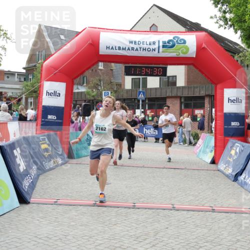 10.05.2026 - 8. Wedeler Halbmarathon Yannick Fuchs http://msf.ph/oto/9716056 10.05.2026 11:34:28 Ziel 179, 807, 992, 993, 2070, 2162 meine-sportfotos.de