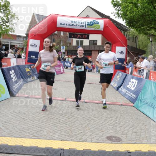 10.05.2026 - 8. Wedeler Halbmarathon Yannick Fuchs http://msf.ph/oto/9716069 10.05.2026 11:34:31 Ziel 534, 807, 992, 993, 2162 meine-sportfotos.de