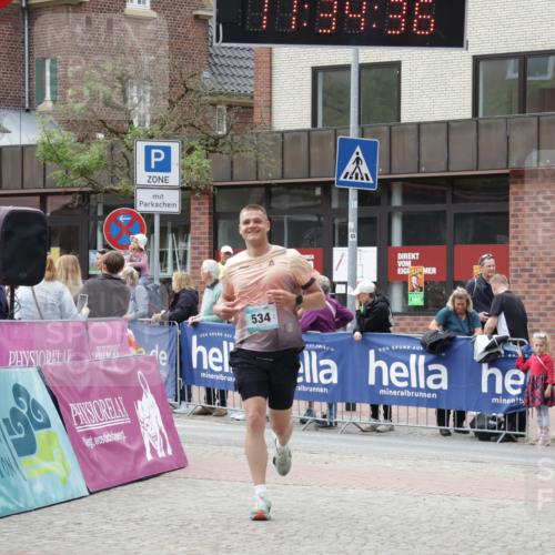 10.05.2026 - 8. Wedeler Halbmarathon Yannick Fuchs http://msf.ph/oto/9716079 10.05.2026 11:34:34 Ziel 534, 807, 992, 993 meine-sportfotos.de