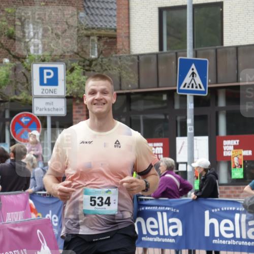 10.05.2026 - 8. Wedeler Halbmarathon Yannick Fuchs http://msf.ph/oto/9716086 10.05.2026 11:34:36 Ziel 534 meine-sportfotos.de