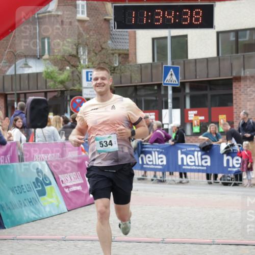 10.05.2026 - 8. Wedeler Halbmarathon Yannick Fuchs http://msf.ph/oto/9716088 10.05.2026 11:34:36 Ziel 534 meine-sportfotos.de