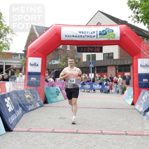 10.05.2026 - 8. Wedeler Halbmarathon Yannick Fuchs http://msf.ph/oto/9716090 10.05.2026 11:34:36 Ziel 534 meine-sportfotos.de