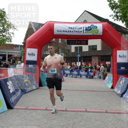 10.05.2026 - 8. Wedeler Halbmarathon Yannick Fuchs http://msf.ph/oto/9716093 10.05.2026 11:34:37 Ziel 534 meine-sportfotos.de