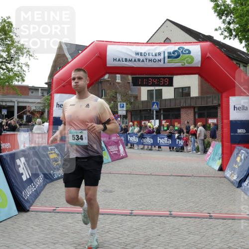 10.05.2026 - 8. Wedeler Halbmarathon Yannick Fuchs http://msf.ph/oto/9716094 10.05.2026 11:34:37 Ziel 534 meine-sportfotos.de