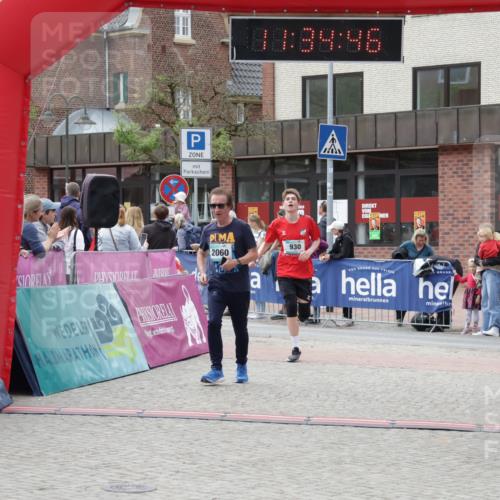 10.05.2026 - 8. Wedeler Halbmarathon Yannick Fuchs http://msf.ph/oto/9716098 10.05.2026 11:34:44 Ziel 930, 2060 meine-sportfotos.de