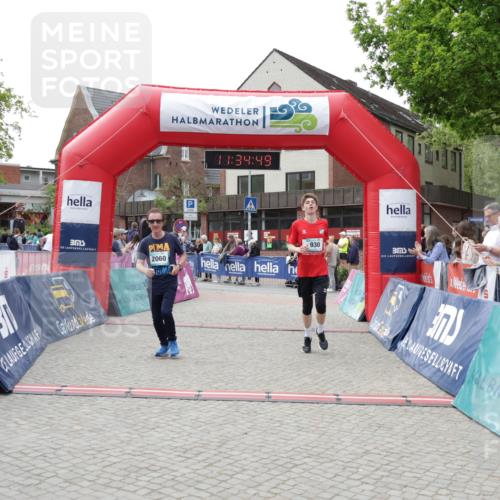 10.05.2026 - 8. Wedeler Halbmarathon Yannick Fuchs http://msf.ph/oto/9716108 10.05.2026 11:34:47 Ziel 930, 2060, 2065, 2098 meine-sportfotos.de