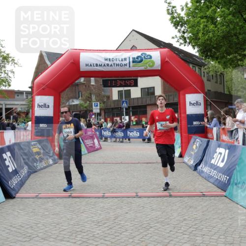 10.05.2026 - 8. Wedeler Halbmarathon Yannick Fuchs http://msf.ph/oto/9716112 10.05.2026 11:34:48 Ziel 930, 2060, 2065, 2098 meine-sportfotos.de