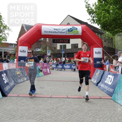 10.05.2026 - 8. Wedeler Halbmarathon Yannick Fuchs http://msf.ph/oto/9716114 10.05.2026 11:34:48 Ziel 930, 2060, 2065, 2098 meine-sportfotos.de