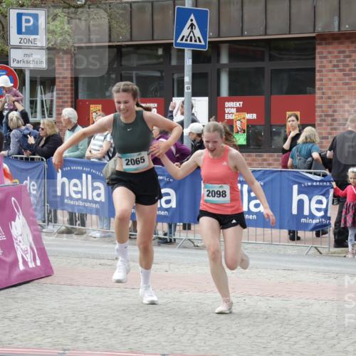 10.05.2026 - 8. Wedeler Halbmarathon Yannick Fuchs http://msf.ph/oto/9716118 10.05.2026 11:34:50 Ziel 930, 2060, 2065, 2098 meine-sportfotos.de
