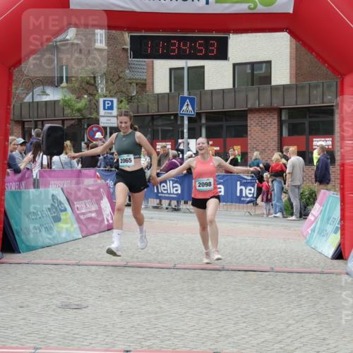 10.05.2026 - 8. Wedeler Halbmarathon Yannick Fuchs http://msf.ph/oto/9716123 10.05.2026 11:34:51 Ziel 930, 2060, 2065, 2098 meine-sportfotos.de