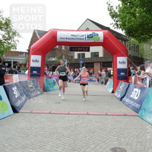 10.05.2026 - 8. Wedeler Halbmarathon Yannick Fuchs http://msf.ph/oto/9716127 10.05.2026 11:34:51 Ziel 930, 2060, 2065, 2098 meine-sportfotos.de