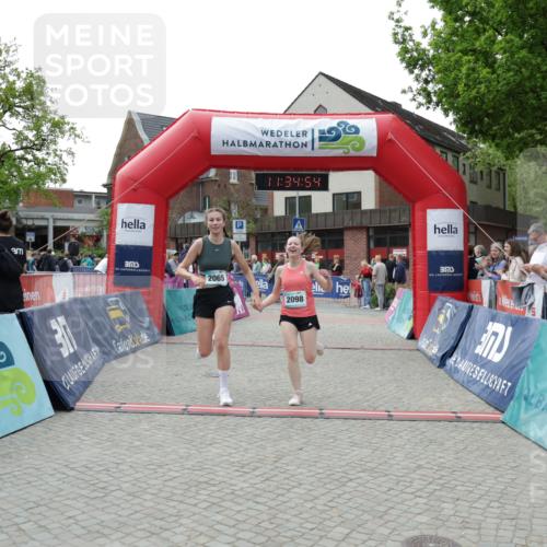 10.05.2026 - 8. Wedeler Halbmarathon Yannick Fuchs http://msf.ph/oto/9716131 10.05.2026 11:34:52 Ziel 930, 2065, 2098 meine-sportfotos.de