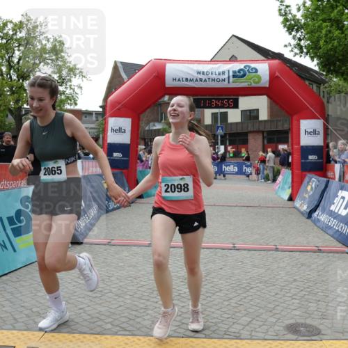 10.05.2026 - 8. Wedeler Halbmarathon Yannick Fuchs http://msf.ph/oto/9716139 10.05.2026 11:34:53 Ziel 701, 709, 2065, 2098 meine-sportfotos.de