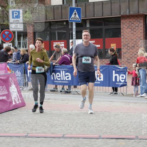 10.05.2026 - 8. Wedeler Halbmarathon Yannick Fuchs http://msf.ph/oto/9716141 10.05.2026 11:34:56 Ziel 440, 701, 709, 2065, 2098 meine-sportfotos.de