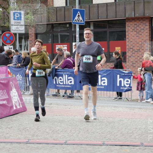 10.05.2026 - 8. Wedeler Halbmarathon Yannick Fuchs http://msf.ph/oto/9716142 10.05.2026 11:34:56 Ziel 440, 701, 709, 2065, 2098 meine-sportfotos.de
