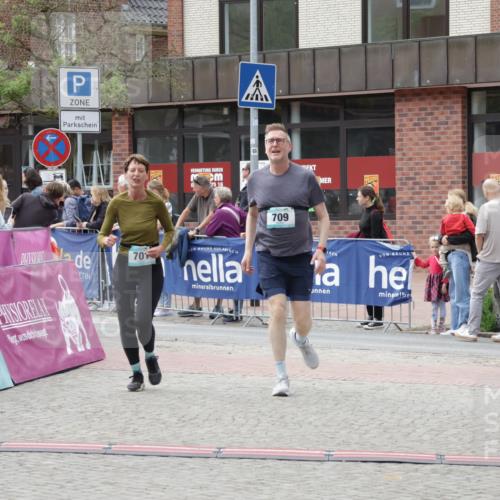 10.05.2026 - 8. Wedeler Halbmarathon Yannick Fuchs http://msf.ph/oto/9716143 10.05.2026 11:34:56 Ziel 440, 701, 709, 2065, 2098 meine-sportfotos.de
