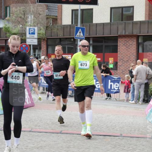 10.05.2026 - 8. Wedeler Halbmarathon Yannick Fuchs http://msf.ph/oto/9716161 10.05.2026 11:35:01 Ziel 414, 440, 673, 701, 709, 814, 846, 847 meine-sportfotos.de