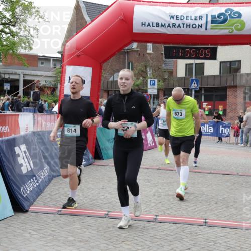 10.05.2026 - 8. Wedeler Halbmarathon Yannick Fuchs http://msf.ph/oto/9716171 10.05.2026 11:35:03 Ziel 414, 440, 673, 701, 709, 814, 846, 847 meine-sportfotos.de