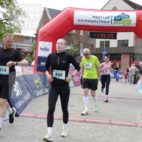 10.05.2026 - 8. Wedeler Halbmarathon Yannick Fuchs http://msf.ph/oto/9716175 10.05.2026 11:35:03 Ziel 414, 440, 673, 701, 709, 814, 846, 847 meine-sportfotos.de