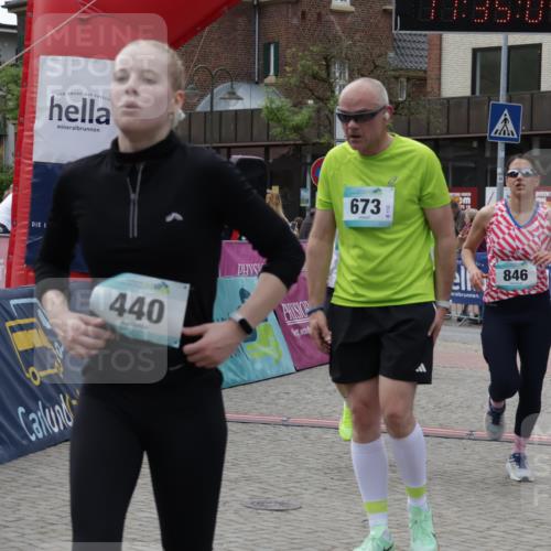 10.05.2026 - 8. Wedeler Halbmarathon Yannick Fuchs http://msf.ph/oto/9716176 10.05.2026 11:35:04 Ziel 414, 440, 673, 814, 846, 847 meine-sportfotos.de