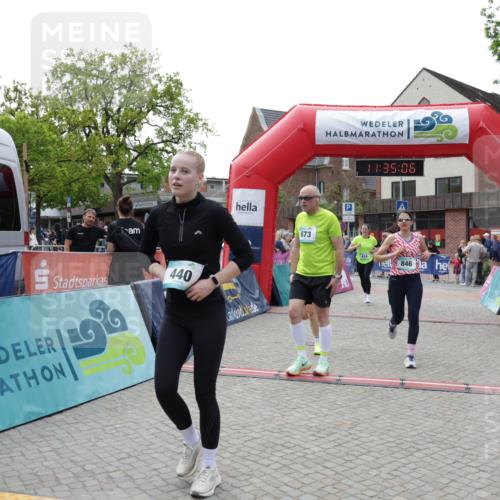 10.05.2026 - 8. Wedeler Halbmarathon Yannick Fuchs http://msf.ph/oto/9716180 10.05.2026 11:35:04 Ziel 414, 440, 673, 814, 846, 847 meine-sportfotos.de
