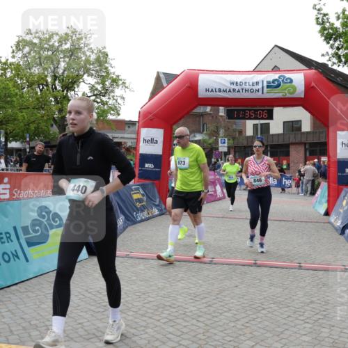 10.05.2026 - 8. Wedeler Halbmarathon Yannick Fuchs http://msf.ph/oto/9716181 10.05.2026 11:35:04 Ziel 414, 440, 673, 814, 846, 847 meine-sportfotos.de