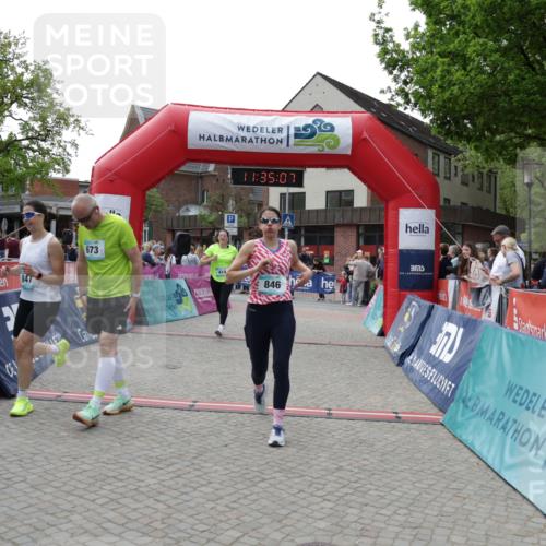 10.05.2026 - 8. Wedeler Halbmarathon Yannick Fuchs http://msf.ph/oto/9716184 10.05.2026 11:35:05 Ziel 414, 440, 673, 814, 846, 847 meine-sportfotos.de